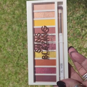 Buy it Now Price Flower NEW Suns Blazing 10 Eye Shadow Pallet disc ship